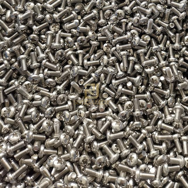 Vít đầu chảo chéo